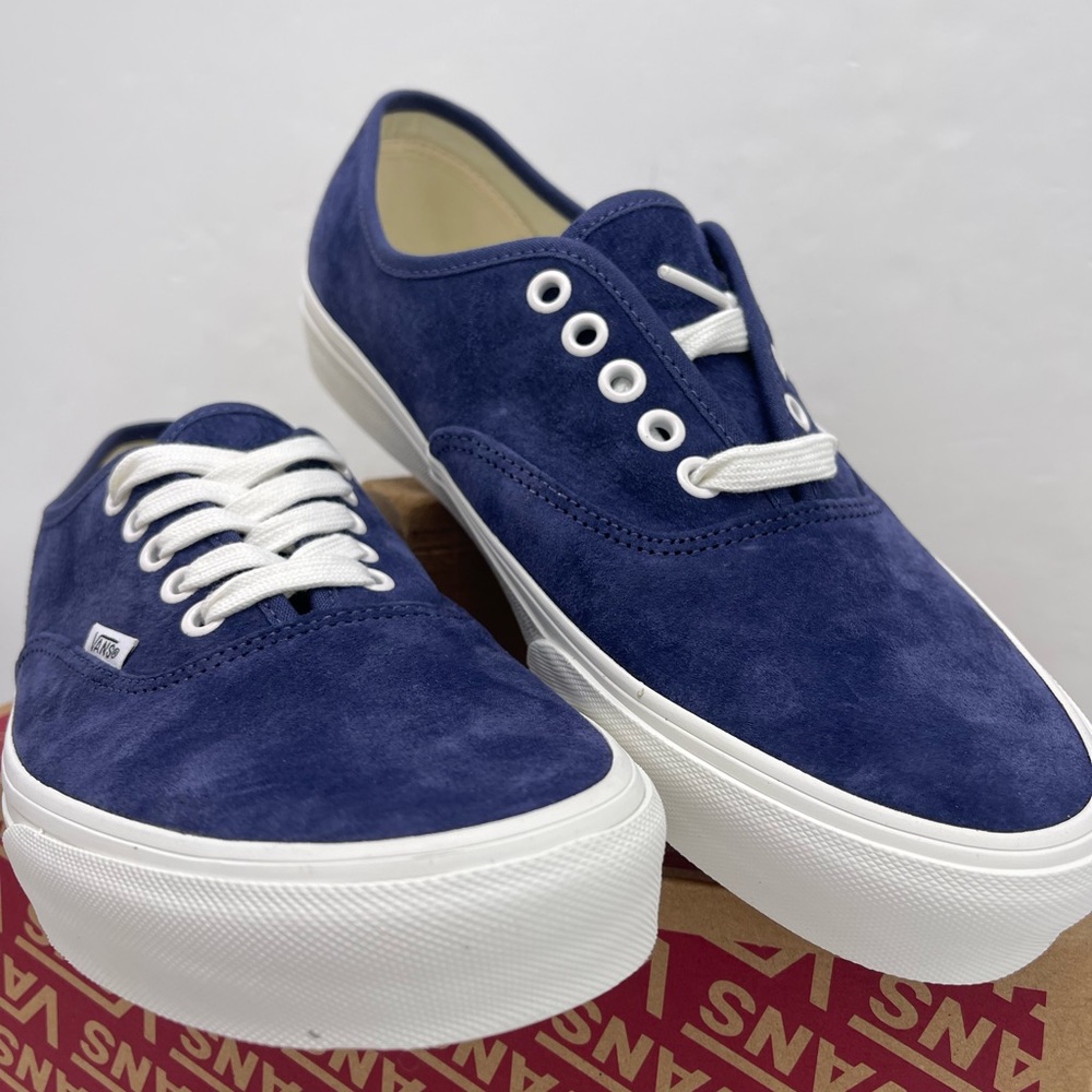 Vans WMNS Authentic
Pig Suede Deep Twilight Sneakers 
VN000D7YEMT - Picture 7 of 16